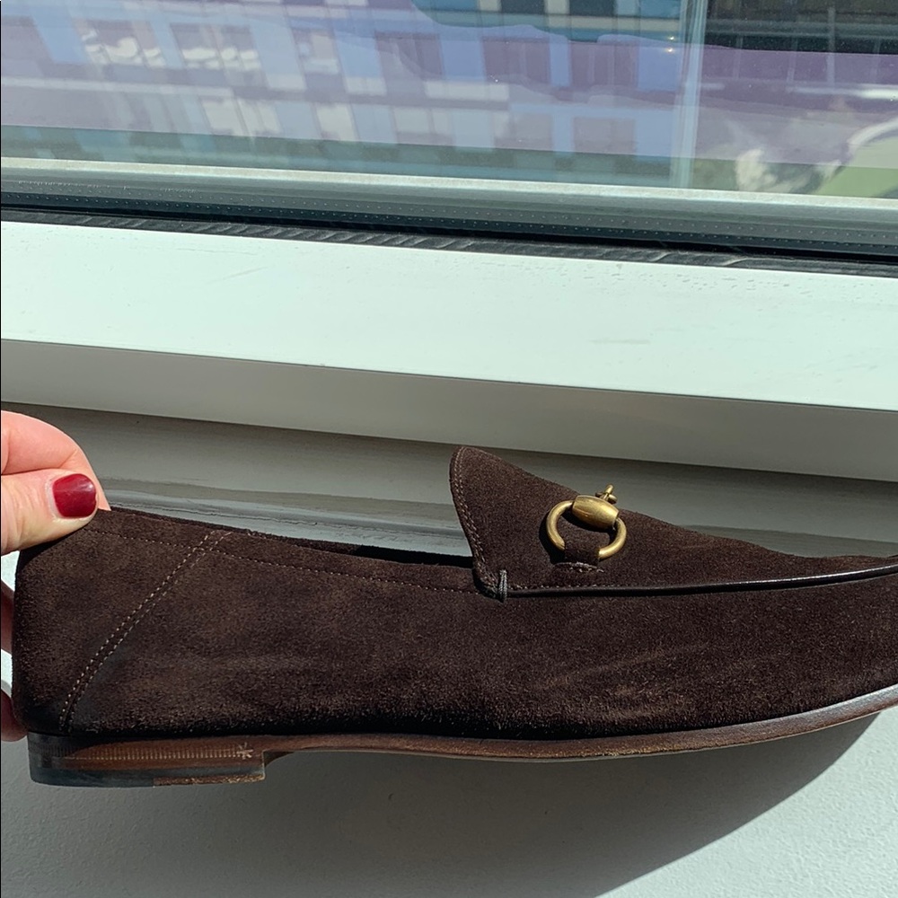 Gucci Men's Brown Suede Loafers with Gold Horsebit - Picture 5 of 9